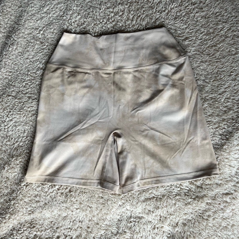 Alphalete surface wonder shorts, size medium